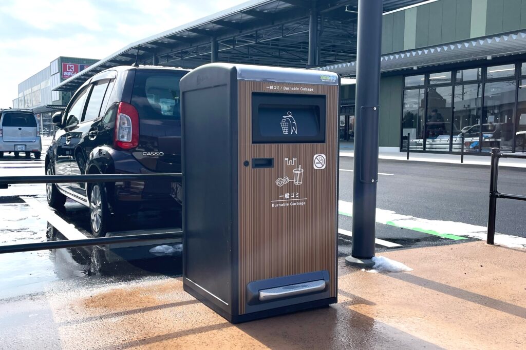 フレスポうつのみや市場に導入されたスマートゴミ箱「SmaGO」