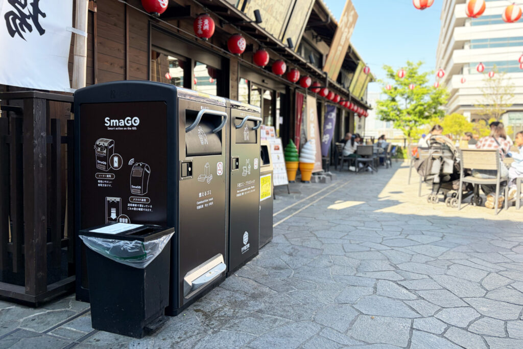 軽食販売店舗が集まるエリアに設置されたSmaGO